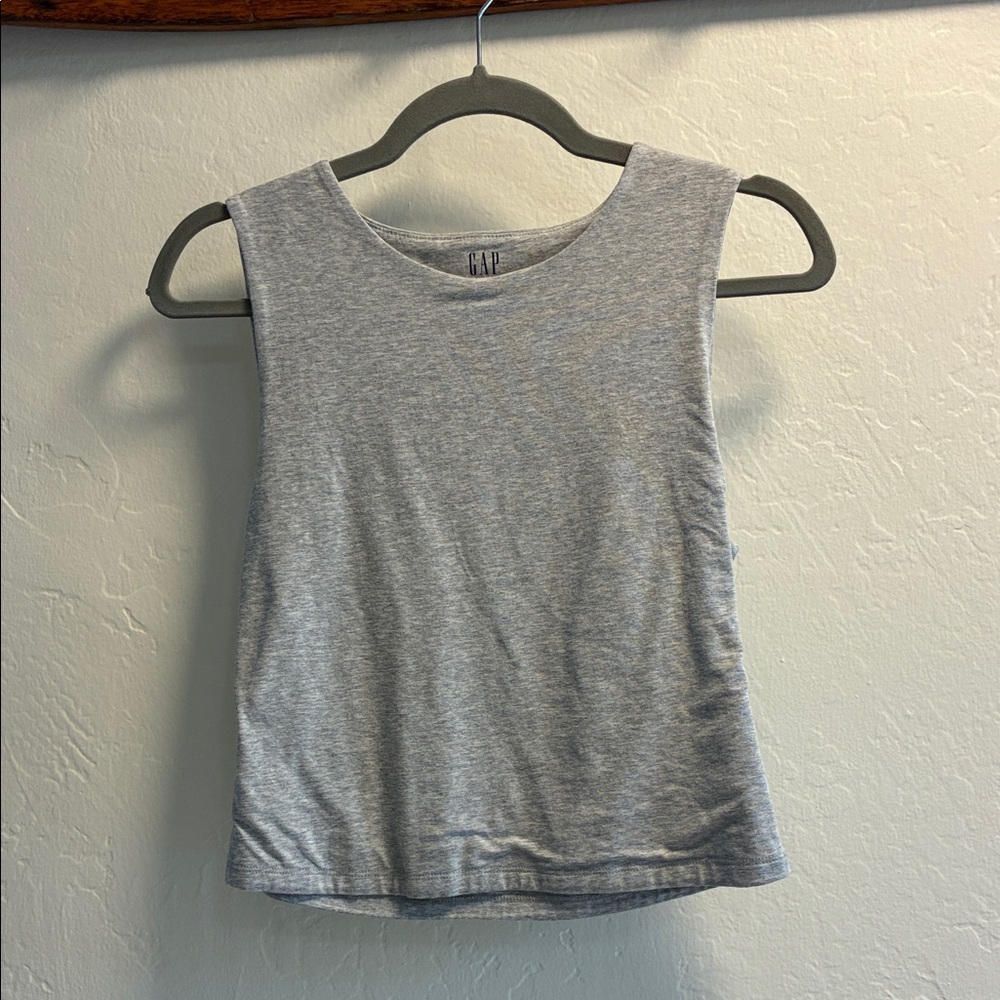 GAP Light Gray Sleeveless Cropped Crew Tank Size Medium